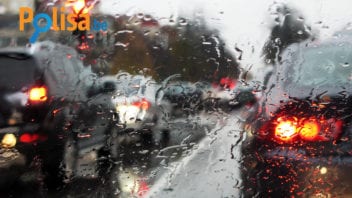 Jak wygląda bezpieczna jazda samochodem podczas deszczu?